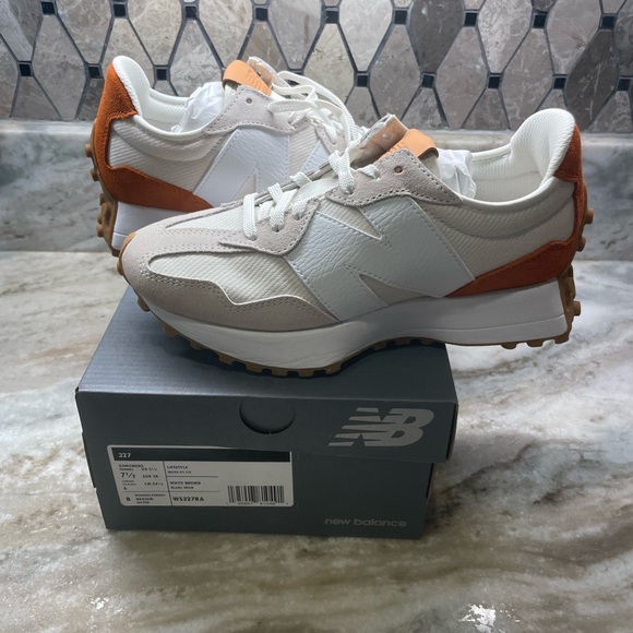 New Balance 327 Sz 7.5 NWT - Picture 2 of 4